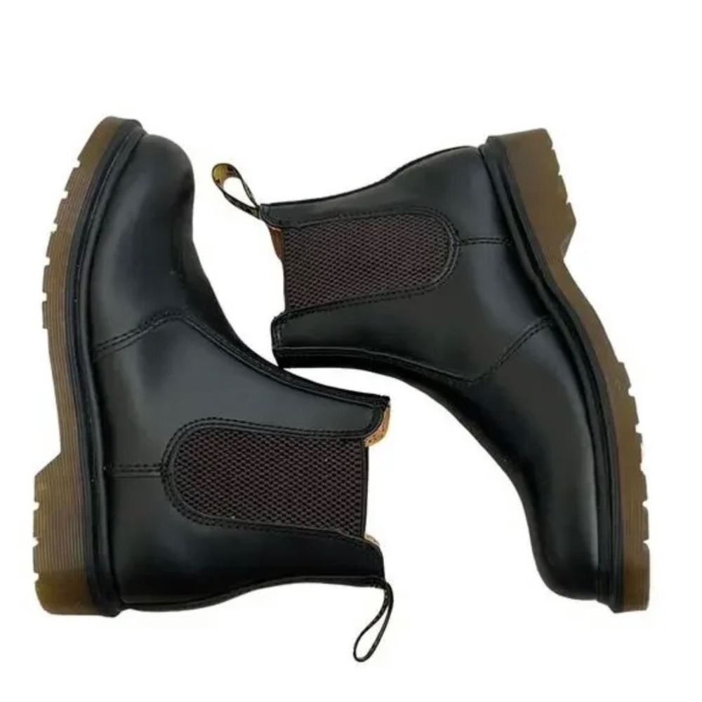 NEW Dr. Martens 2976 Smooth Leather Chelsea Boots Sz 7